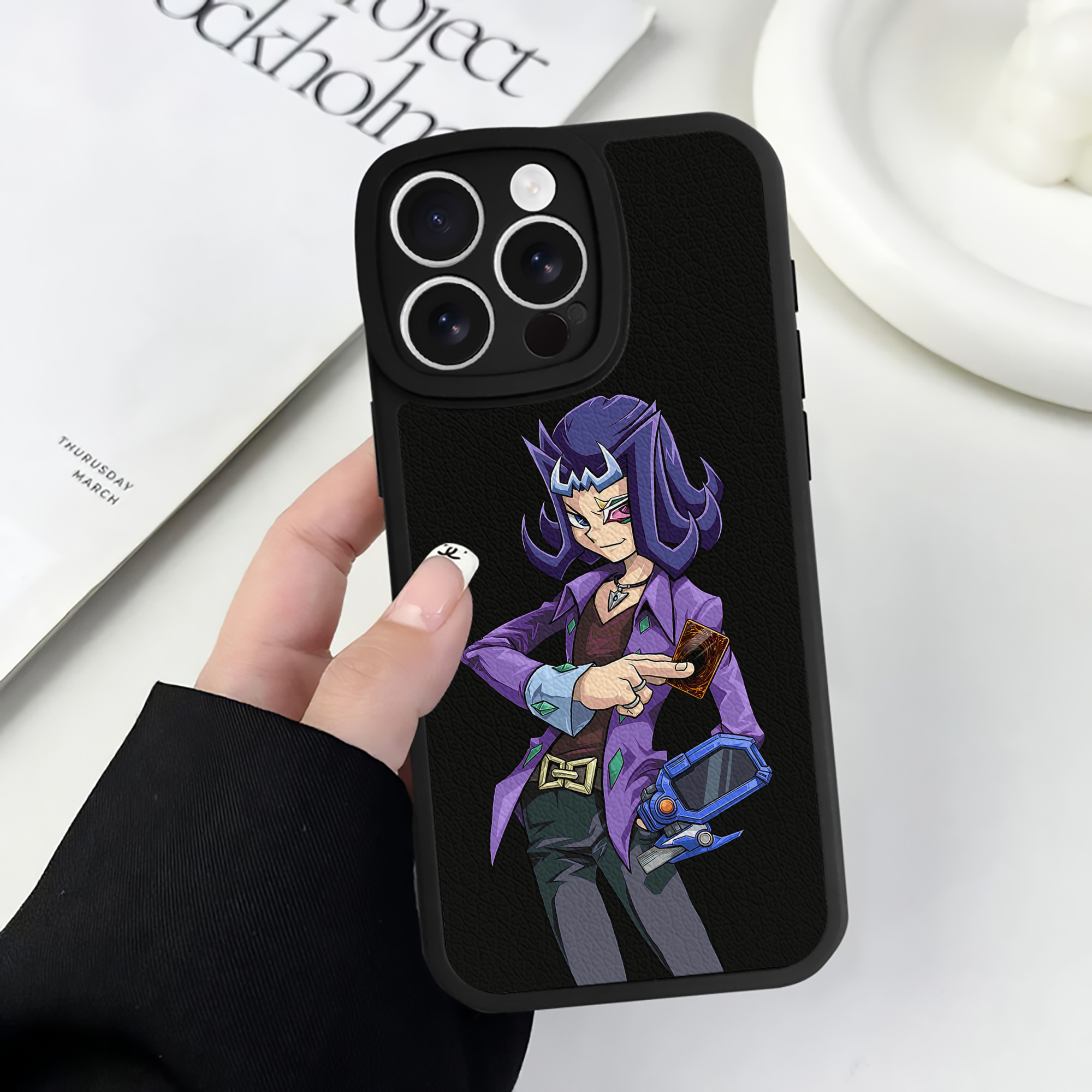 遊☆戯☆王 Yu-Gi-Oh! 【iPhone 16シリーズ対応】シリコンスマホケース（レザー調） 材質：シリコン